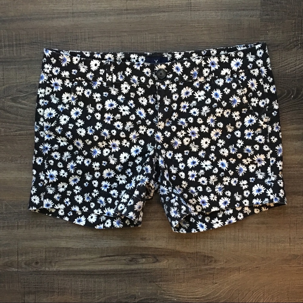 American Eagle size 10 Midi Stretch shorts